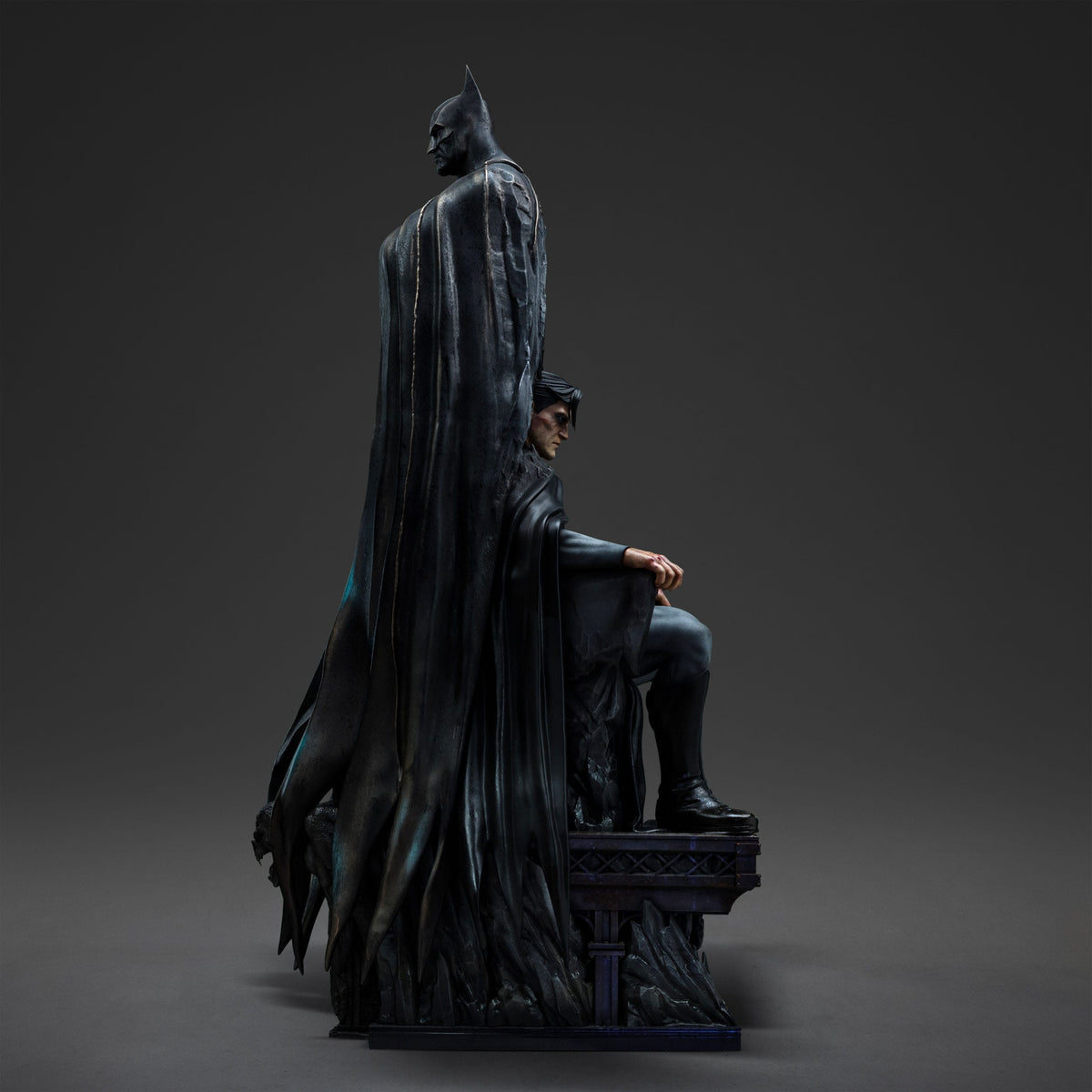 DC Comics Batman & Bruce Wayne 1/4 Legacy Replica Statue (79 cm)