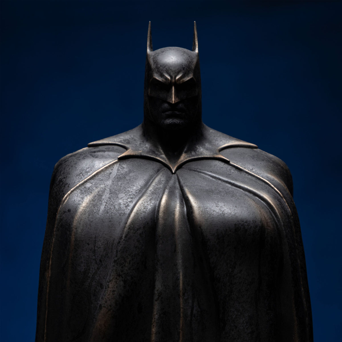 DC Comics Batman & Bruce Wayne 1/4 Legacy Replica Statue (79 cm)