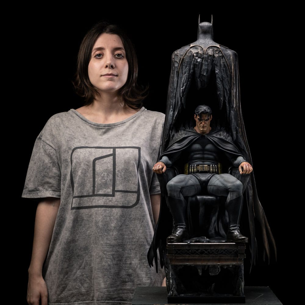 DC Comics Batman & Bruce Wayne 1/4 Legacy Replica Statue (79 cm)